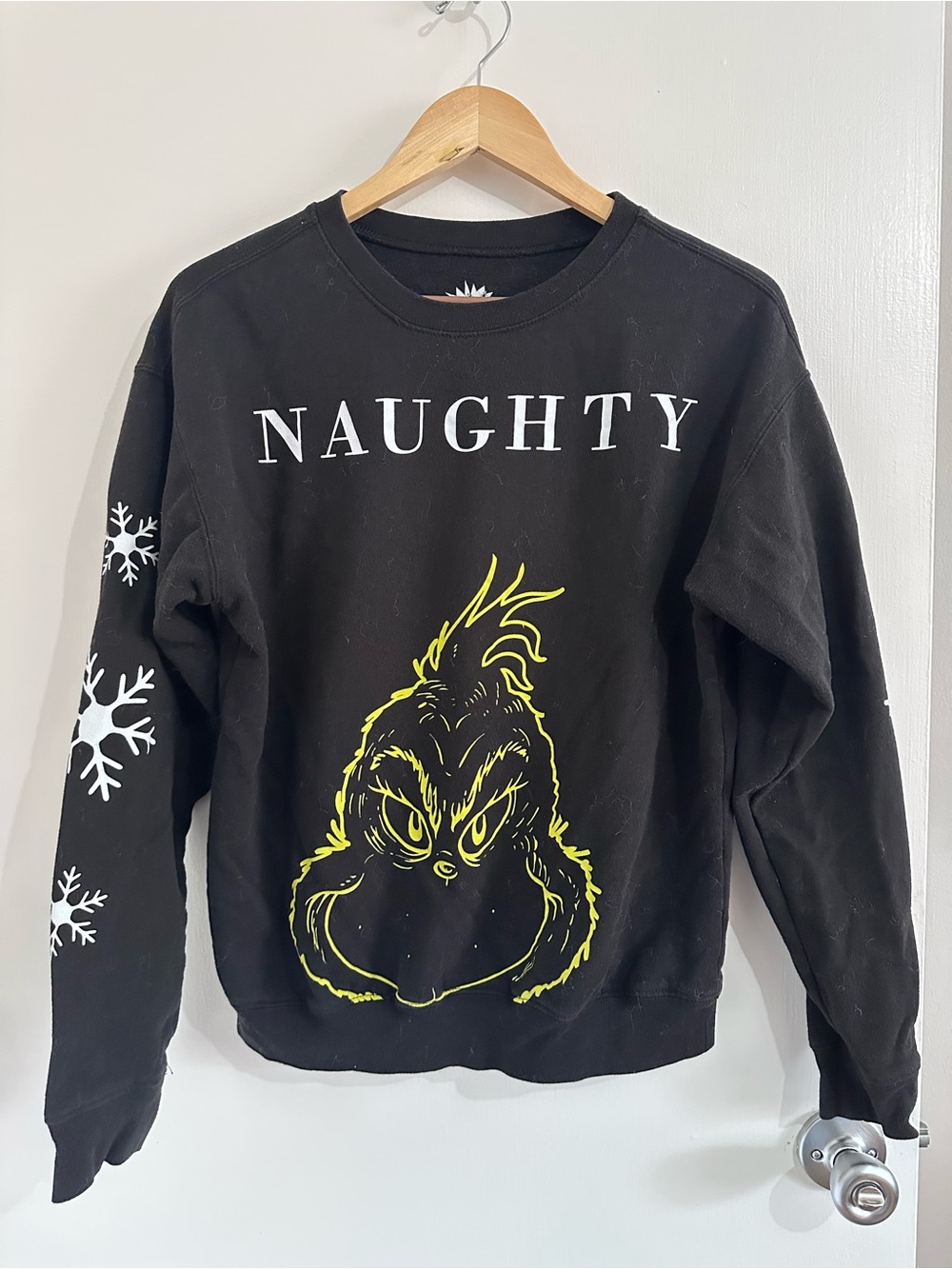 Dr Seuss The Grinch Naughty Black Crewneck Sweatshirt Snowflake Sleeve Unisex M